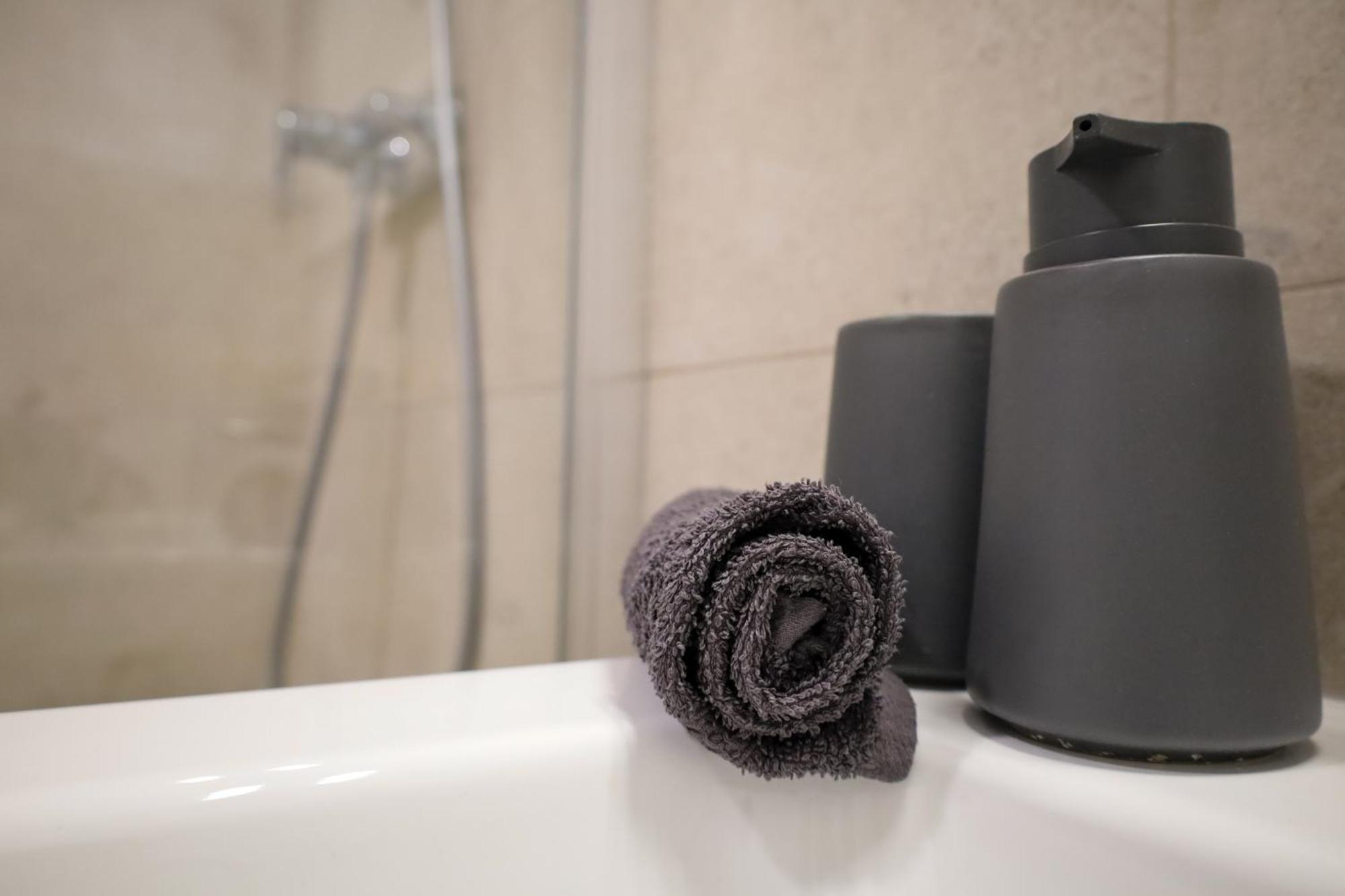 Le Westy 1 Apartment Hieres-Sur-Amby Bagian luar foto